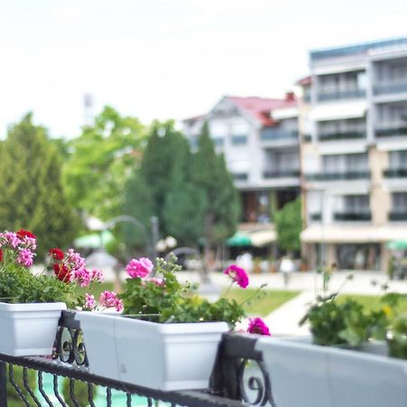 Seasons Hotel ストルガ エクステリア 写真